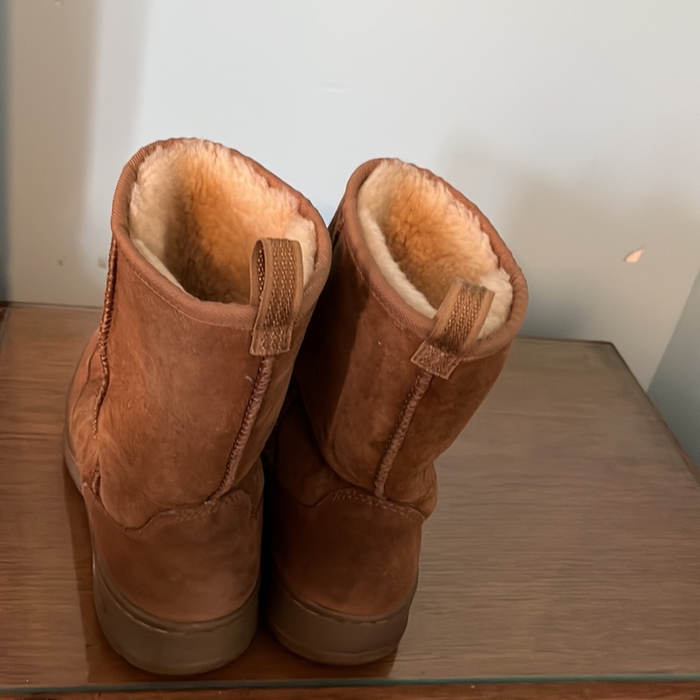 L.L. Bean ladies boots. - Picture 2 of 9